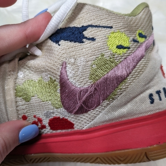 Nike Bandulu Kyrie 5 Embroidered Splatters Basketball Shoes Size Youth 5.5 - Picture 8 of 10